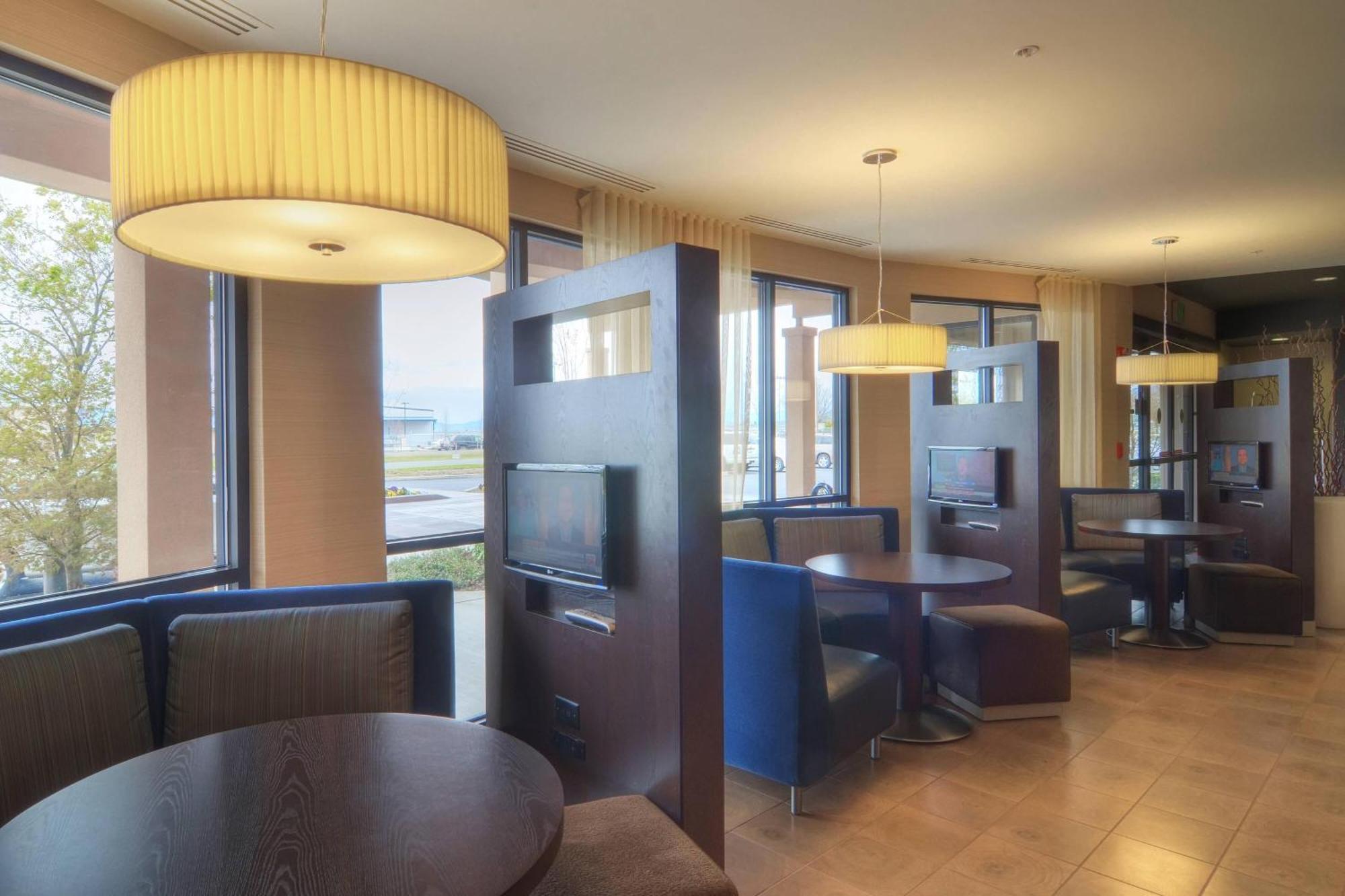 Courtyard Medford Airport Hotell Eksteriør bilde